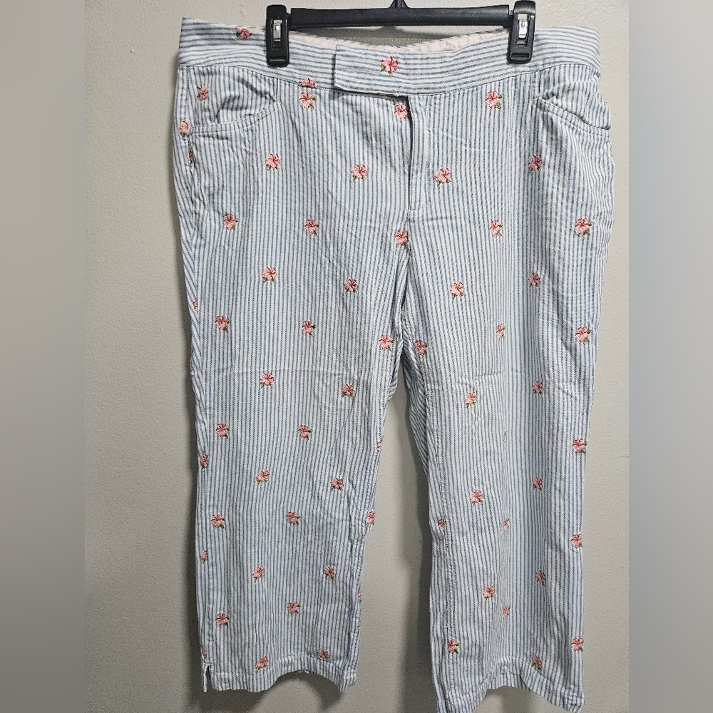 Tommy Hilfiger Size 16 Blue And White Striped Cqpri with Floral Embroidery
